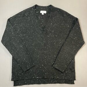 Evereve Cozy Relaxed Fit V-Neck Sweater; Donegal - Womens Small